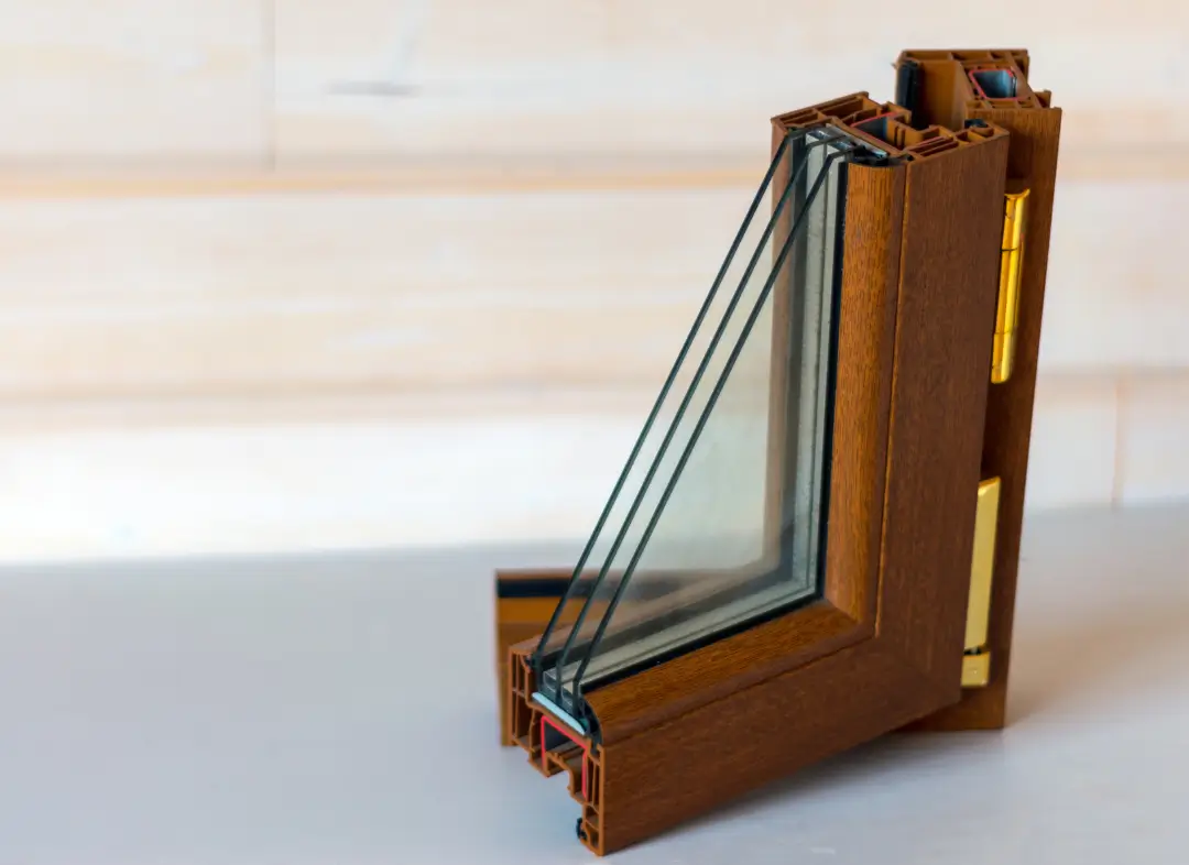 Installation de fenêtre en bois sur mesure La Trinité